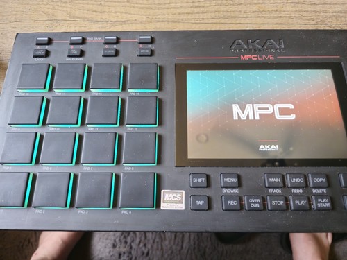 Akai mpc live - akai,