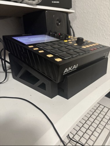Akai mpc one - /,