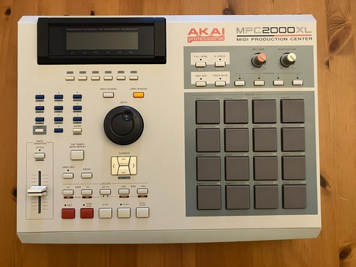 Akai mpc2000xl vintage sampler - akai,